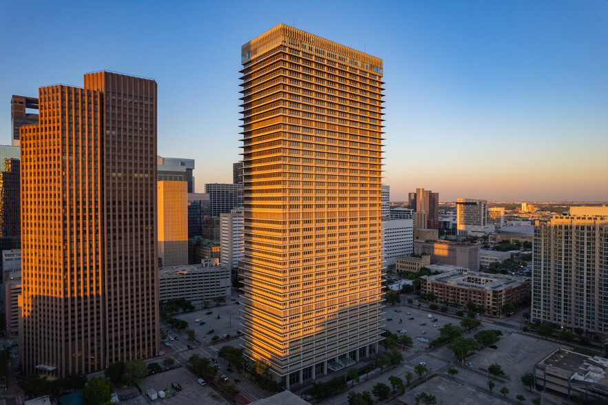 800 Bell - Parking Garage