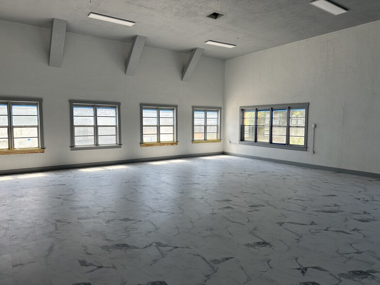 1236 Central Ave, Sarasota, FL for lease - Interior Photo - Image 1 of 11