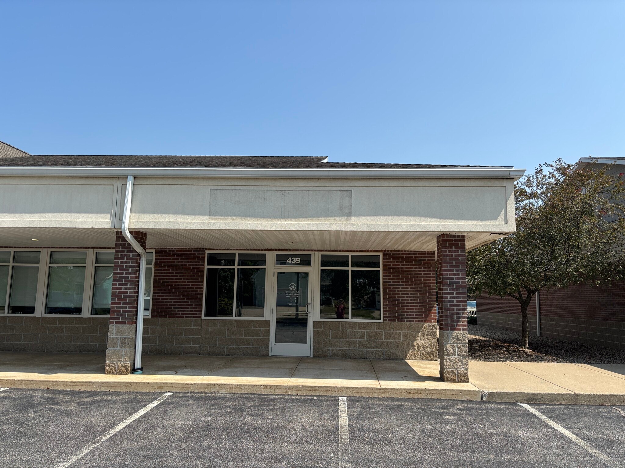 431-445 Upton Dr, Saint Joseph, MI for lease Building Photo- Image 1 of 11