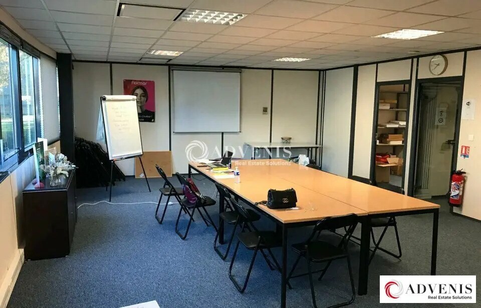 Office in Mérignac for lease Interior Photo- Image 1 of 10