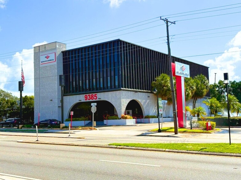 9385 N 56th St, Temple Terrace, FL for lease - Primary Photo - Image 1 of 71