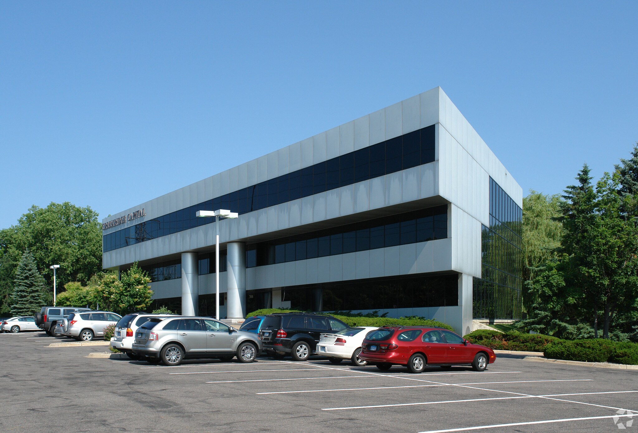 7808 Creekridge Cir, Minneapolis, MN for lease Primary Photo- Image 1 of 9