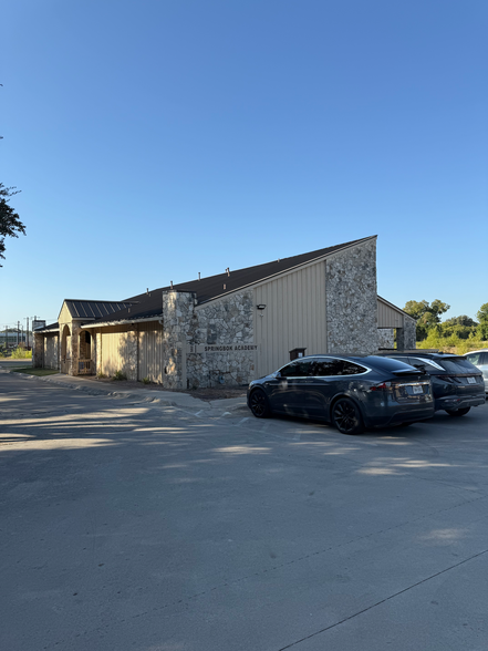 1300 Fulton St, Denton, TX for lease - Building Photo - Image 3 of 7