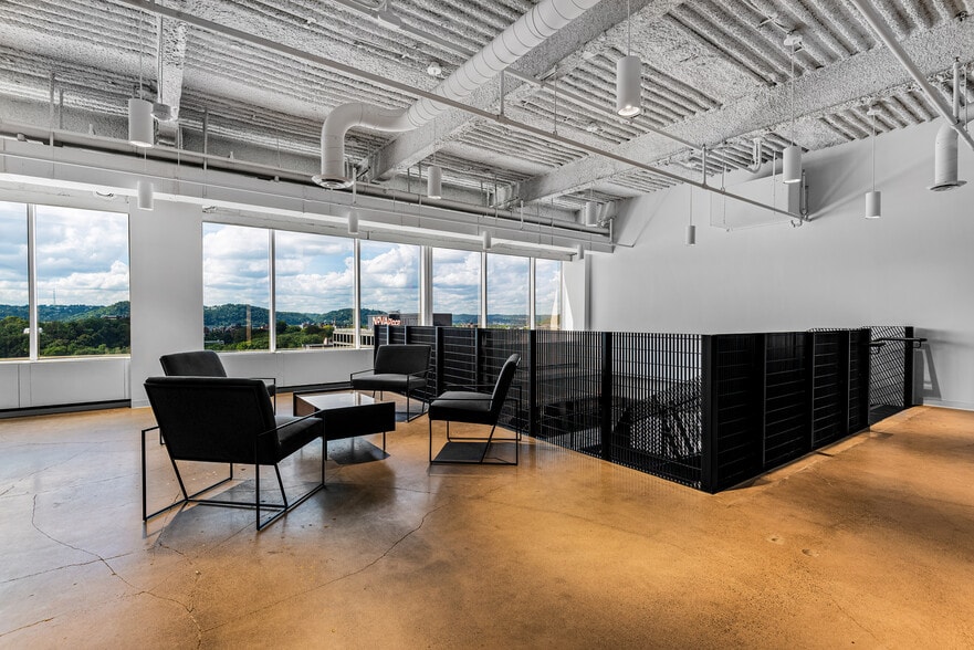 1 Allegheny Square, Pittsburgh, PA for lease - Building Photo - Image 2 of 18