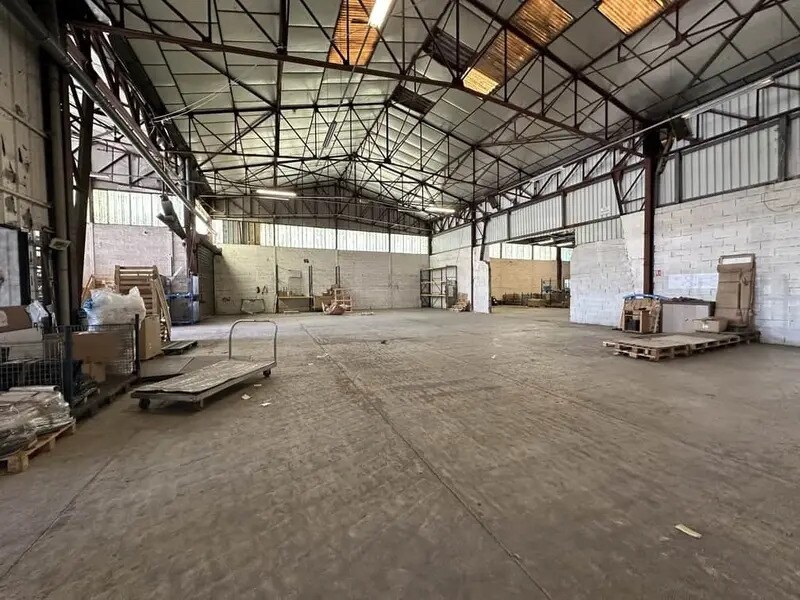 Industrial in Avignon for lease Building Photo- Image 1 of 2
