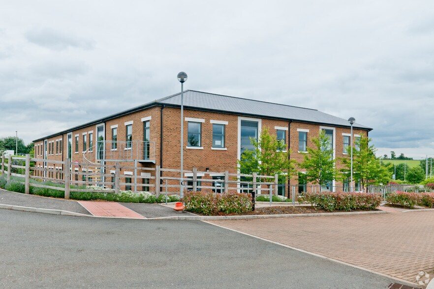 Uppingham Gate, Oakham for lease - Building Photo - Image 2 of 9