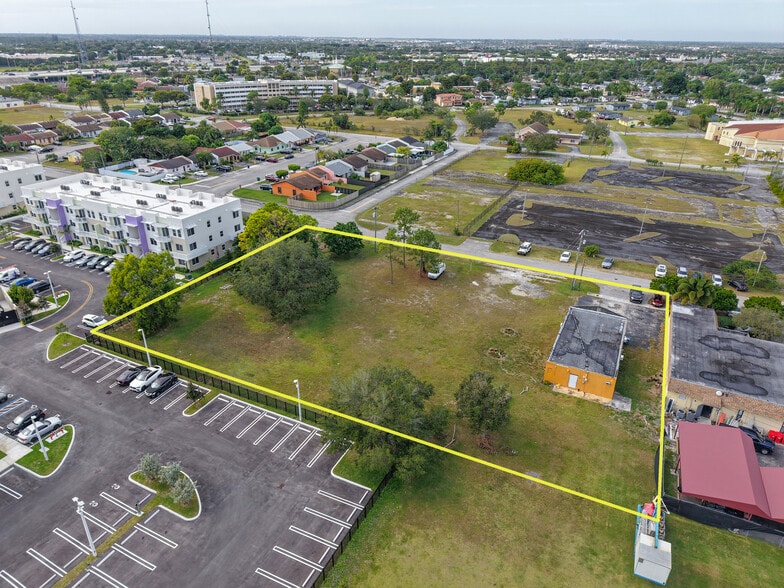 14551 Carver Dr, Miami, FL for sale - Building Photo - Image 3 of 4