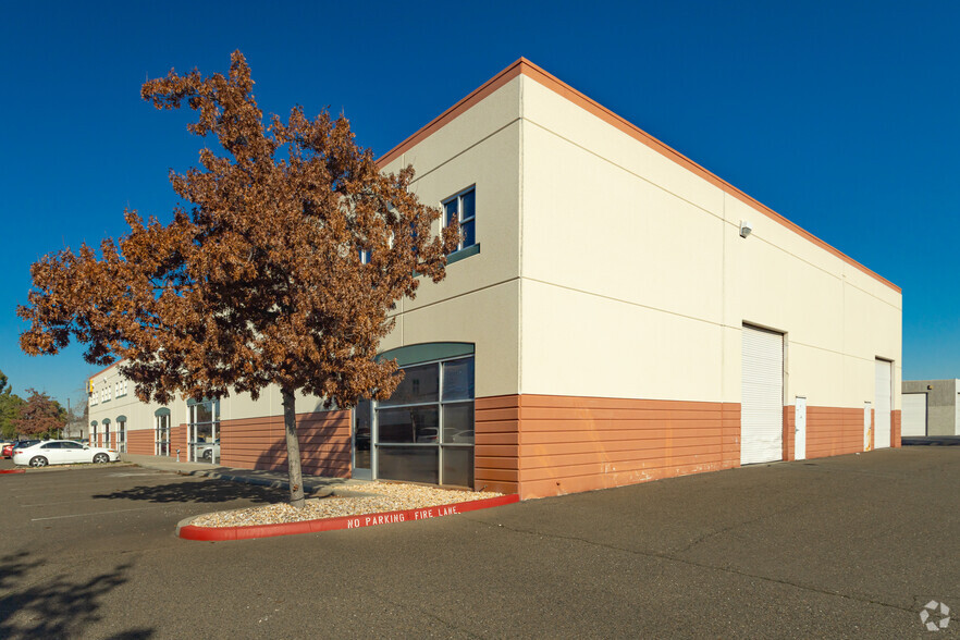 11280 Sanders Dr, Rancho Cordova, CA for lease - Building Photo - Image 3 of 11