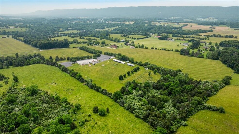 572 Red Bud Rd, Strasburg, VA for sale - Building Photo - Image 2 of 18