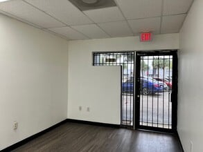 2696 NW 31st Ave, Lauderdale Lakes, FL for lease Interior Photo- Image 2 of 10