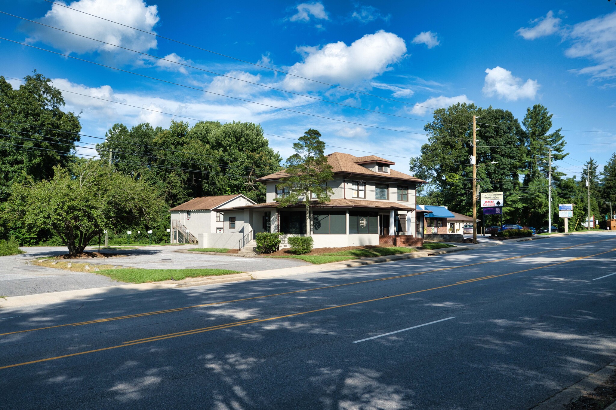 520 Hendersonville Rd, Asheville, NC for lease Building Photo- Image 1 of 21