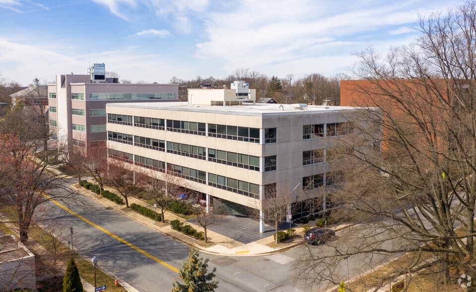 600 Baltimore Ave, Towson, MD for lease - Building Photo - Image 1 of 3