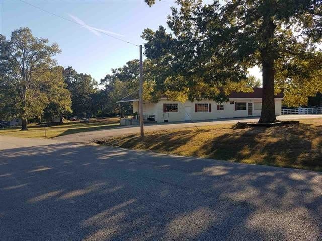 660 E Main St, Parsons, TN for lease - Building Photo - Image 2 of 4