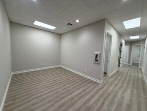 1016 Collier Center Way, Naples, FL for lease Interior Photo- Image 1 of 9