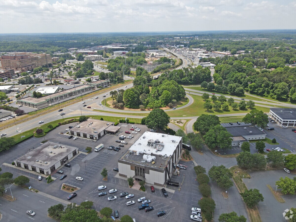 1100 S Stratford Rd, WinstonSalem, NC 27103