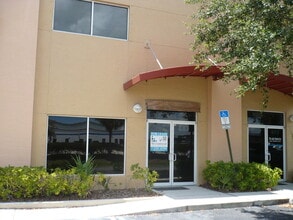 801-893 Kings Hwy, Fort Pierce, FL for lease Interior Photo- Image 2 of 8