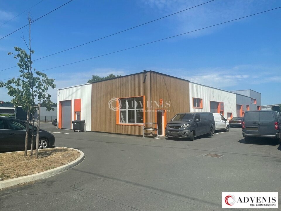 Flex in Carbon-Blanc for sale Building Photo- Image 1 of 8