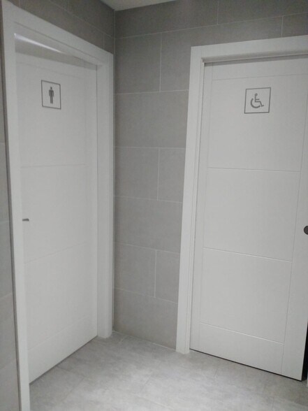 Office in Cáceres for lease - Building Photo - Image 3 of 7