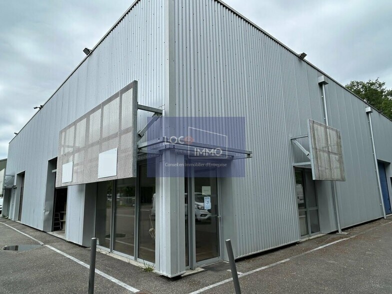 Industrial in Pessac for lease - Building Photo - Image 1 of 11
