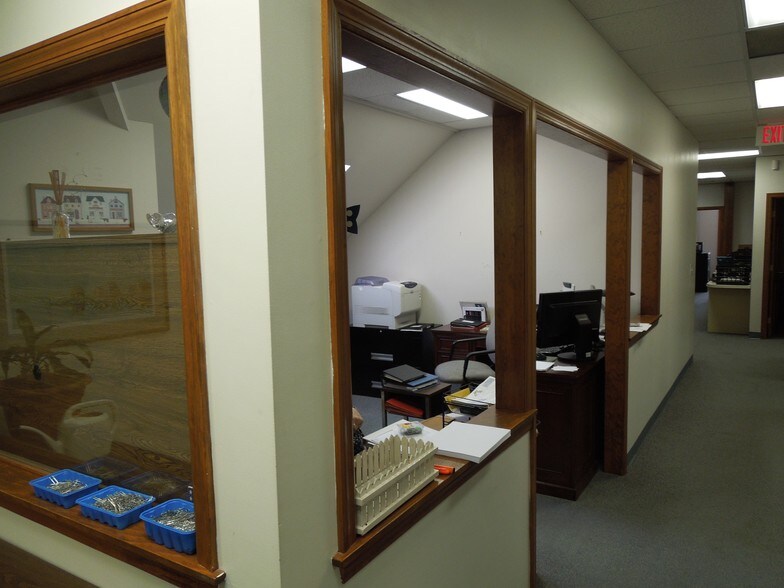 162 Danbury Rd, Ridgefield, CT for sale - Interior Photo - Image 1 of 1