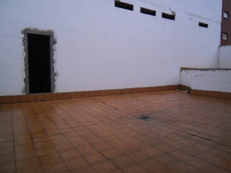 Retail in Ponferrada, León for lease - Building Photo - Image 2 of 9