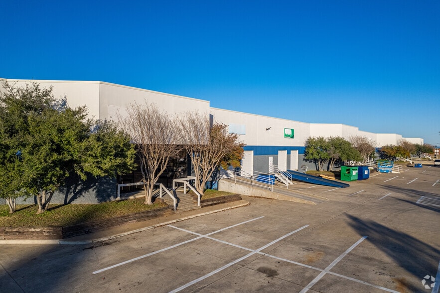 2727-2833 W Airport Fwy, Irving, TX for lease - Building Photo - Image 3 of 7