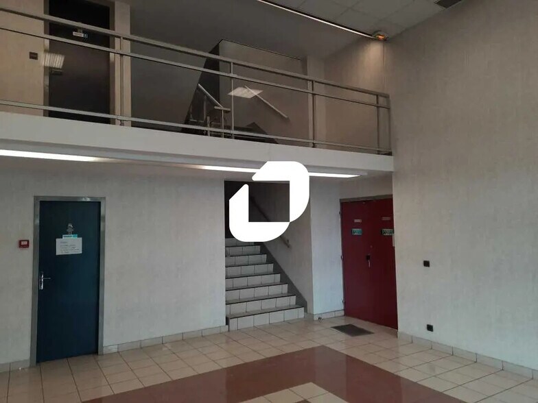 Flex in Villebon-sur-Yvette for lease - Lobby - Image 2 of 12