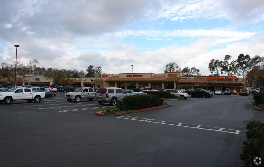 1081-1139 S Mission Rd, Fallbrook, CA for lease - Building Photo - Image 3 of 10