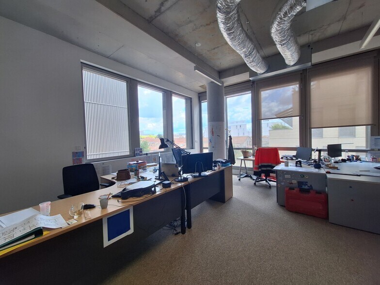 Office in Bordeaux for lease - Building Photo - Image 2 of 8