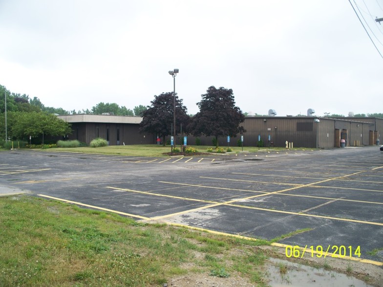 Medical Technology Testing Lab, World HQ portfolio of 2 properties for sale on LoopNet.com - Primary Photo - Image 2 of 2