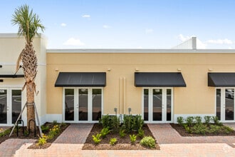 500-510 NW  Peacock Boulevard, Port Saint Lucie, FL for lease Building Photo- Image 2 of 9