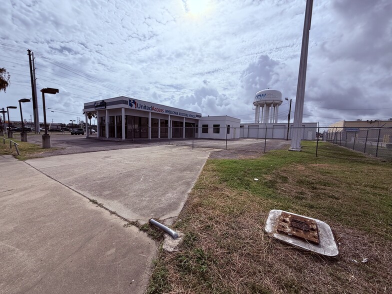 2201 Gollihar Rd, Corpus Christi, TX for sale - Building Photo - Image 2 of 7