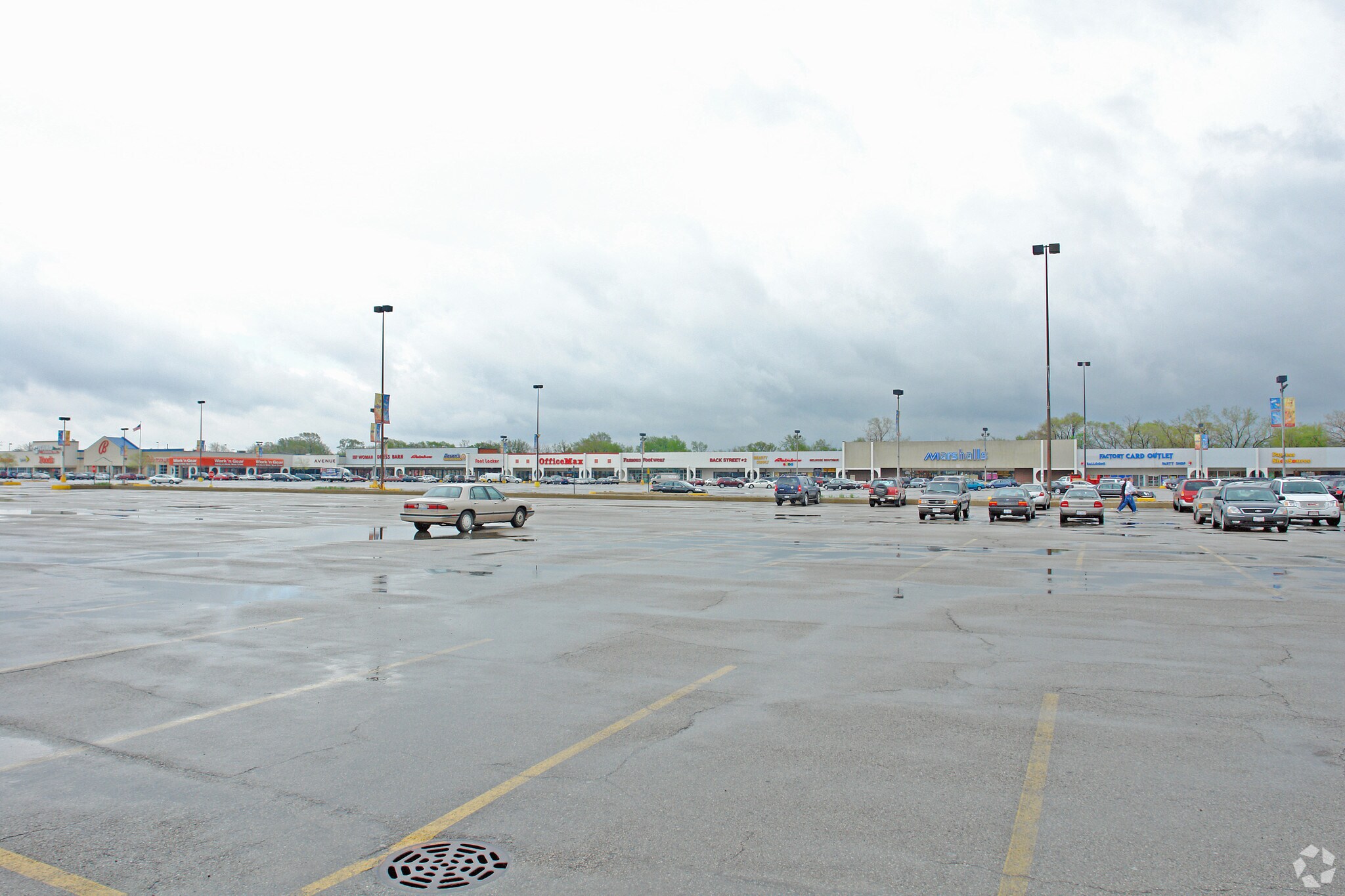 10001384 Winston Plz, Melrose Park, IL 60160 Retail for Lease