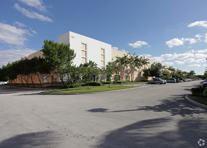 9701 NW 112 Ave, Medley, FL for lease - Building Photo - Image 2 of 16