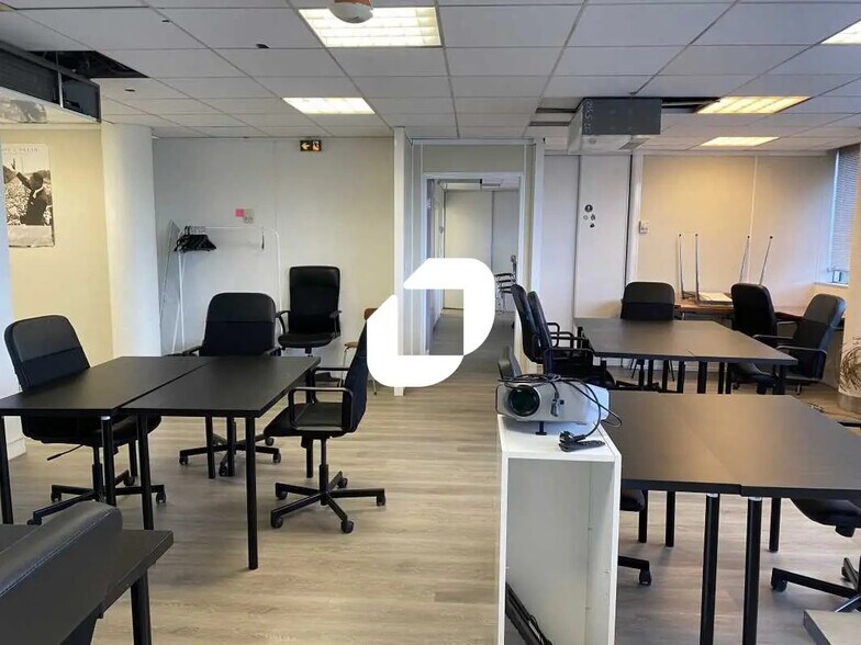 Office in Bègles for lease - Interior Photo - Image 2 of 10