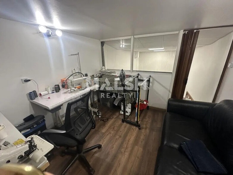 Retail in Lyon for lease - Interior Photo - Image 3 of 4