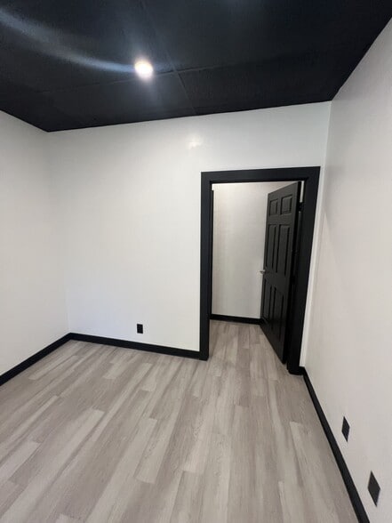 31546 Railroad Canyon Rd, Canyon Lake, CA for lease - Building Photo - Image 3 of 8