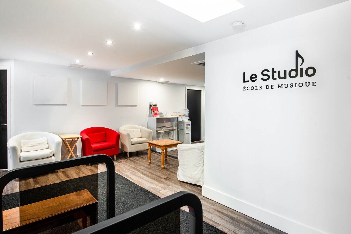 169 Boul SainteRose, Laval, QC H7L 1L2 169 Saint Rose 2nd Floor