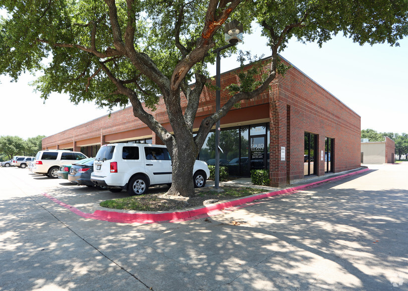 4100-4108 Amon Carter Blvd, Fort Worth, TX for lease - Building Photo - Image 3 of 9