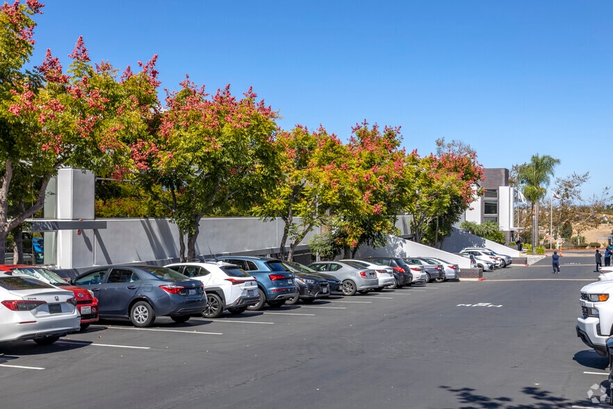 10165 McKellar Ct, San Diego, CA for lease - Building Photo - Image 3 of 4