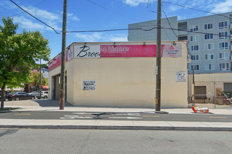 210 W Girard Ave, Philadelphia, PA for sale - Building Photo - Image 2 of 16