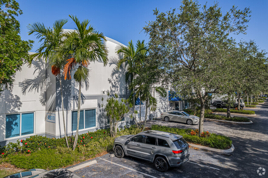 4811 Lyons Technology Pky, Coconut Creek, FL for lease - Building Photo - Image 3 of 4