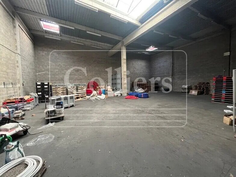 Flex in Vitrolles for lease - Interior Photo - Image 2 of 8