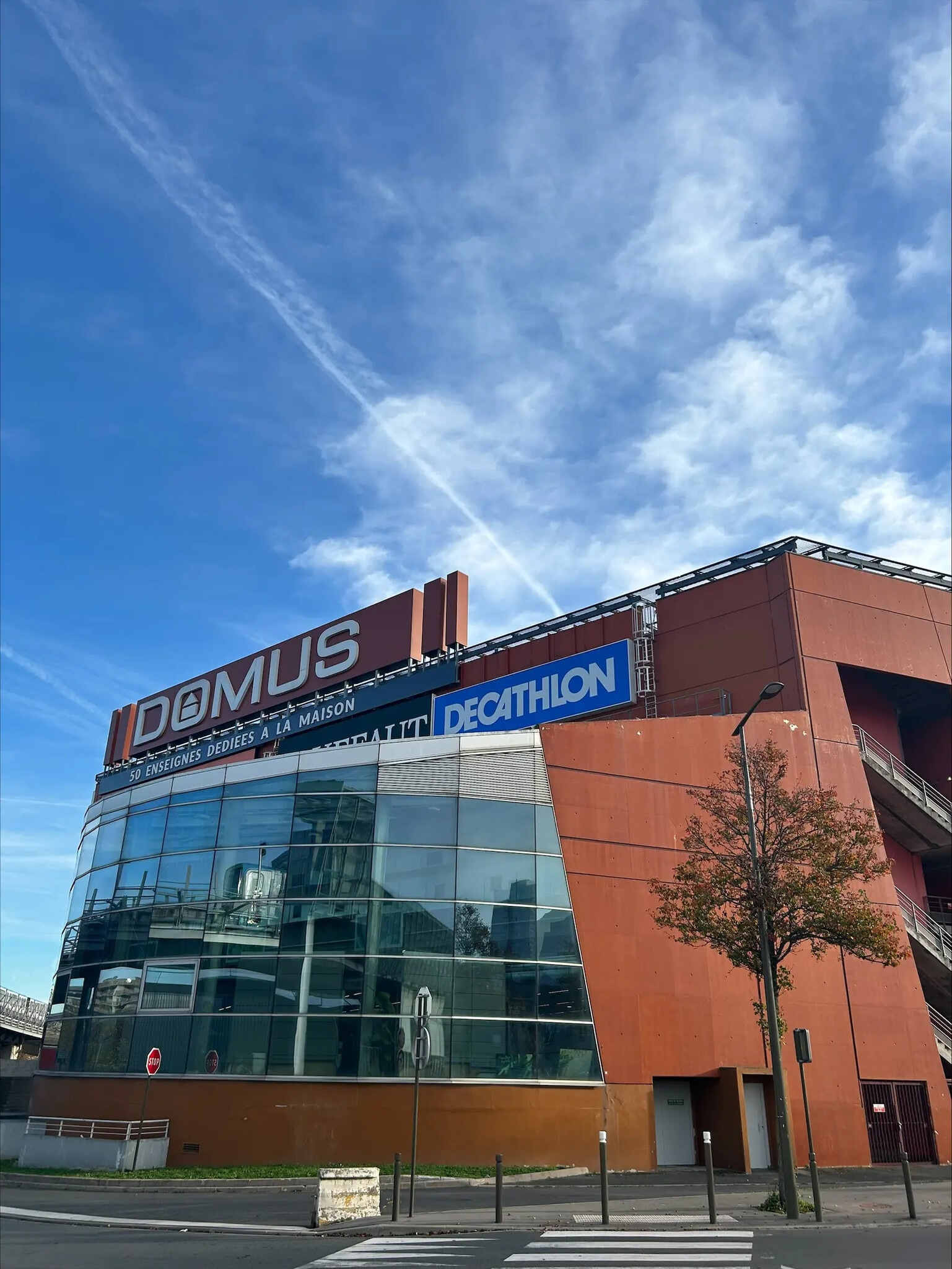 16 Rue De Lisbonne, Rosny-sous-Bois for lease Building Photo- Image 1 of 2