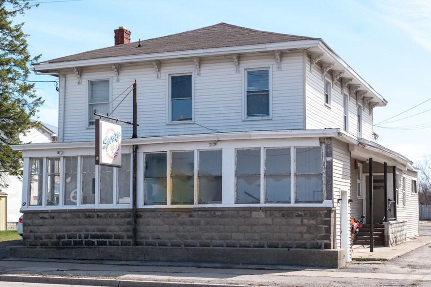 78 Lake St, Le Roy, NY for sale - Building Photo - Image 1 of 1