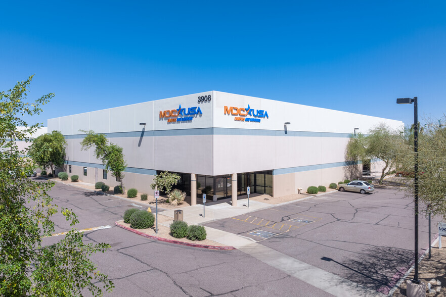 3908 E Broadway Rd, Phoenix, AZ for lease - Primary Photo - Image 1 of 5