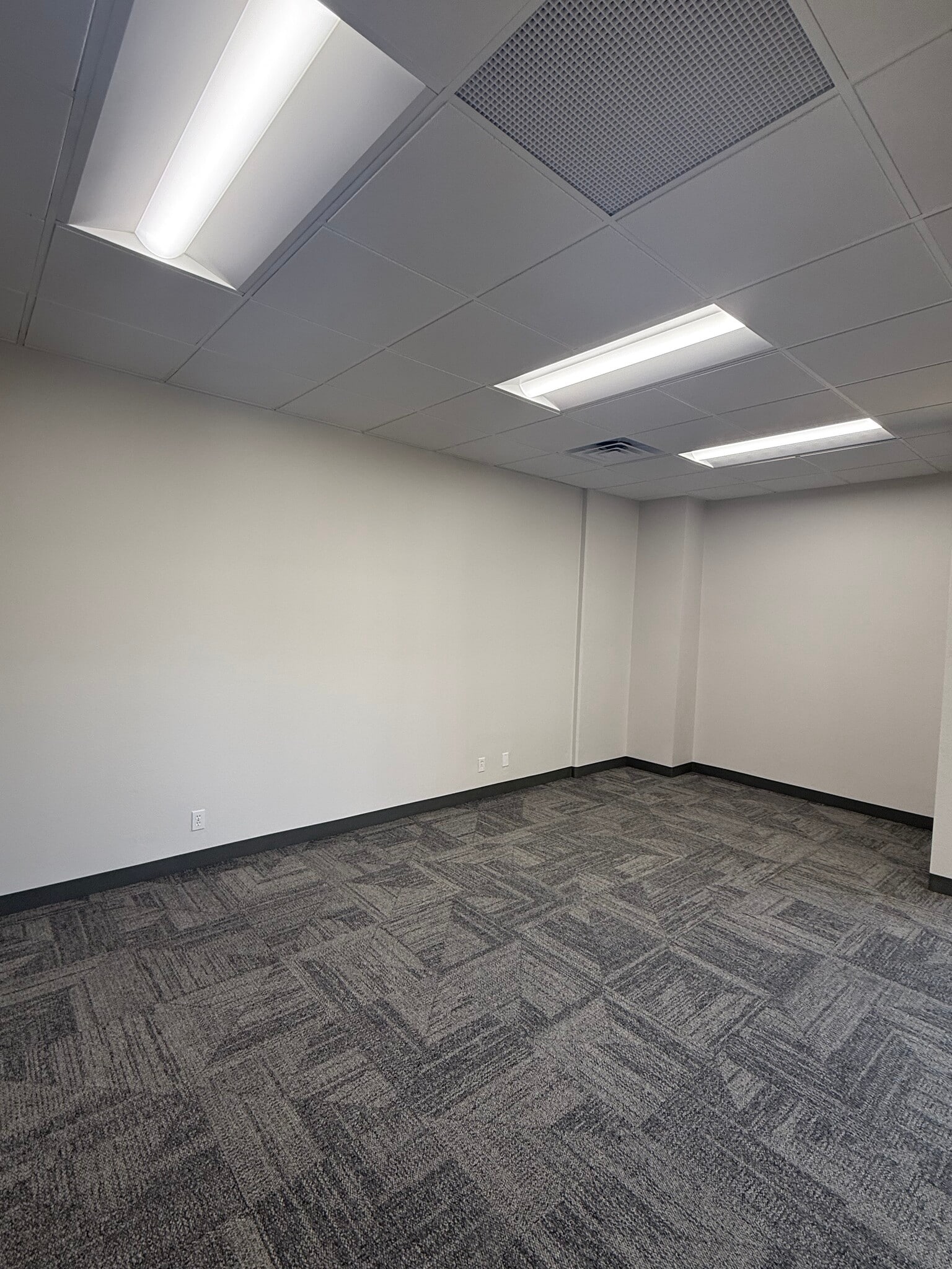 4317 E Santa Ana St, Ontario, CA for lease Interior Photo- Image 1 of 5