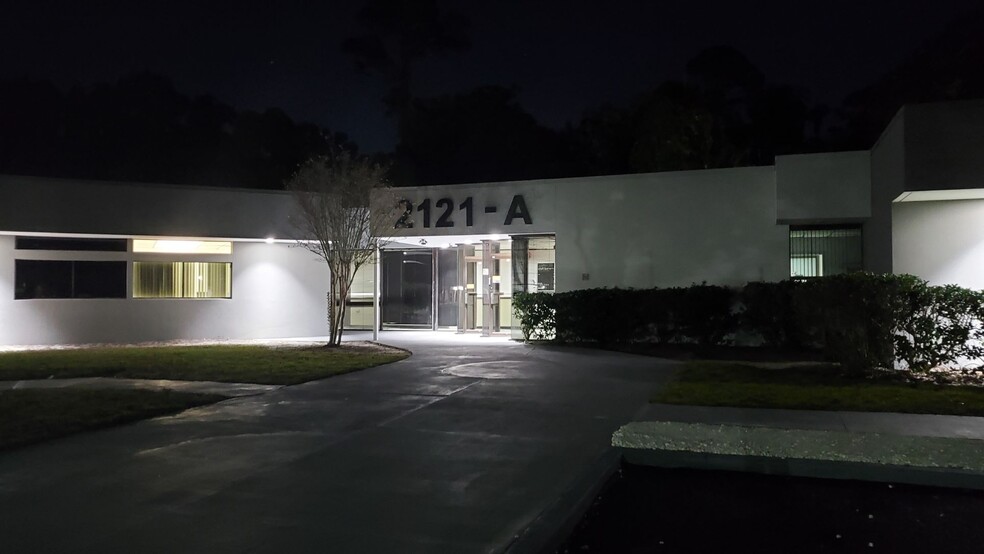 2121 Corporate Square Blvd, Jacksonville, FL for lease - Building Photo - Image 3 of 30