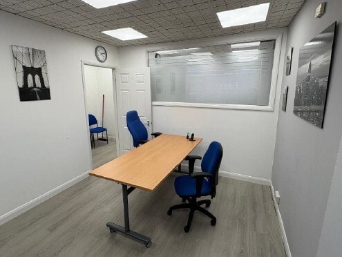77 Croydon Rd, Caterham for lease Interior Photo- Image 1 of 7