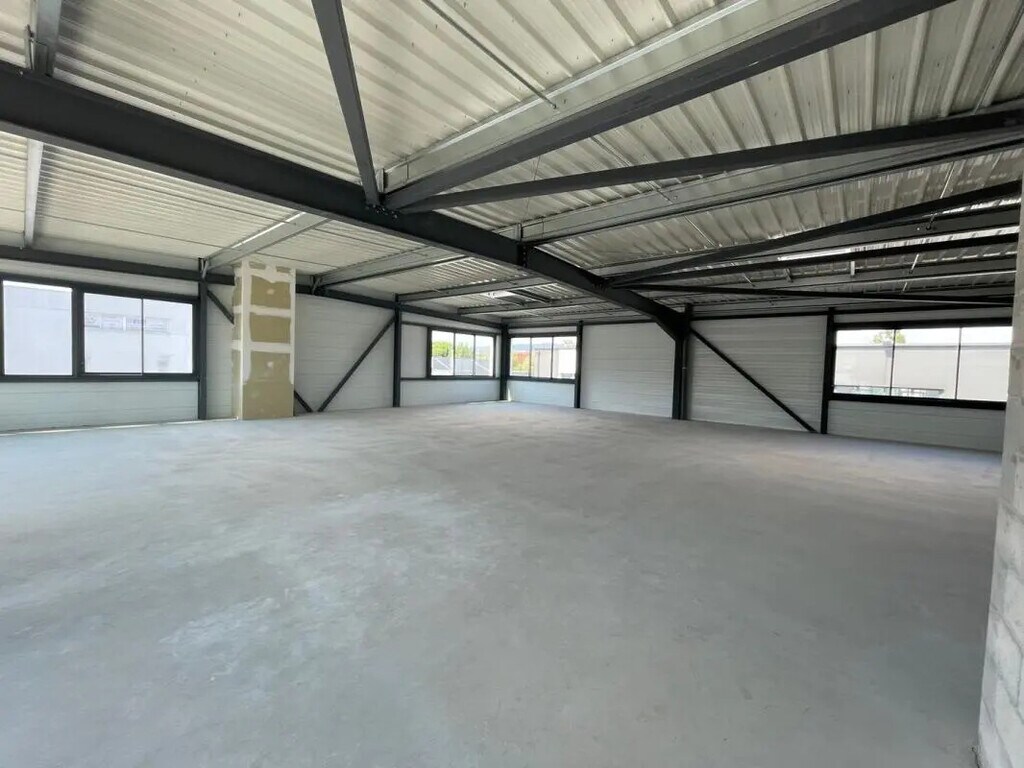 Location Bureaux 103 m² - Photo 1
